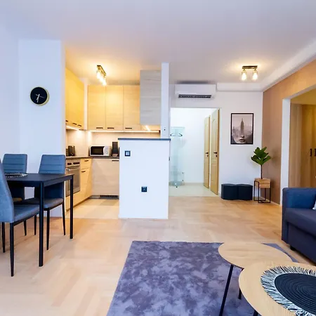 Апартаменты Gozsdu White Raven 105 - Free Parking, Terrace