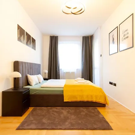 Апартаменты Gozsdu White Raven 105 - Free Parking, Terrace