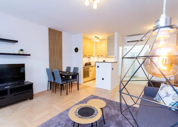 Daire Gozsdu White Raven 105 - Free Parking, Terrace *