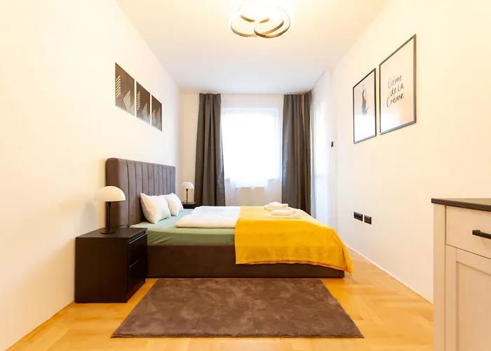 Daire Gozsdu White Raven 105 - Free Parking, Terrace
